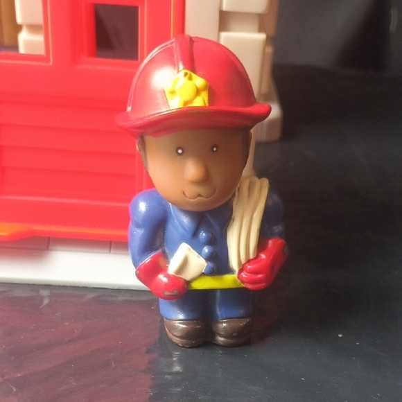 Fire Department + Garage + Character Hap-P-Kid Playset - Picture 7 of 10
